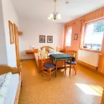 Und Peterhaensel Hotel *