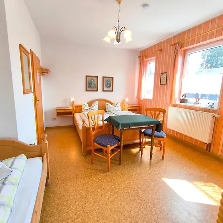 Und Peterhaensel Hotel *